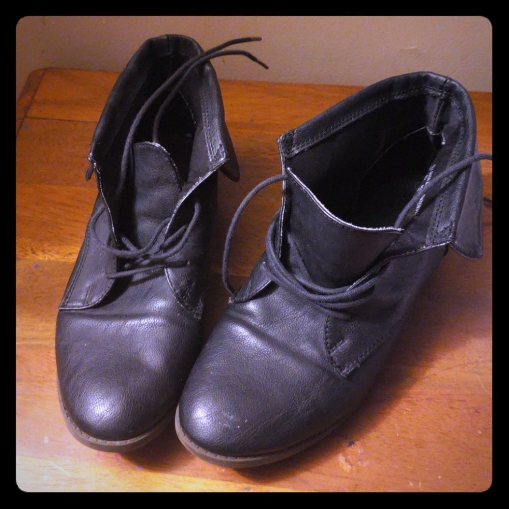 Black fashion shoes